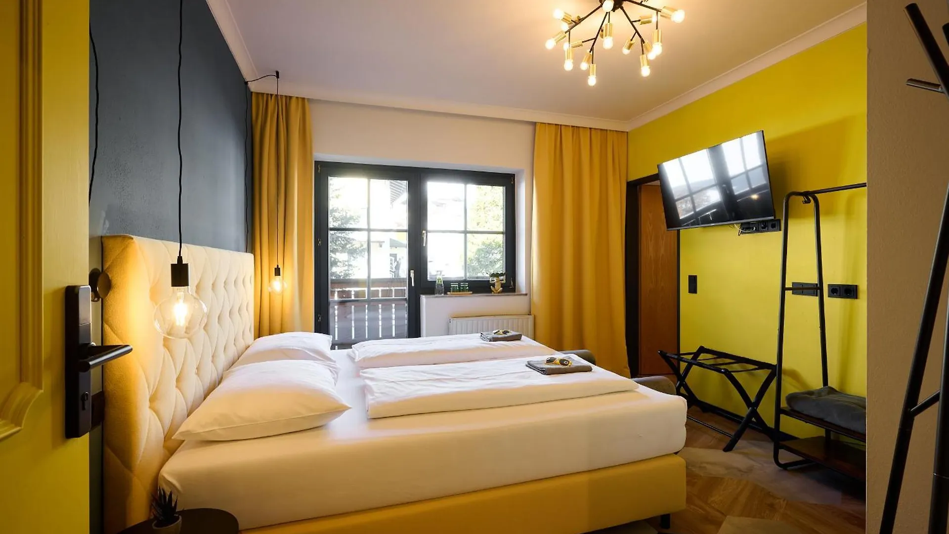 Boutique House Happyellow Saalbach-Hinterglemm Bed & Breakfast
