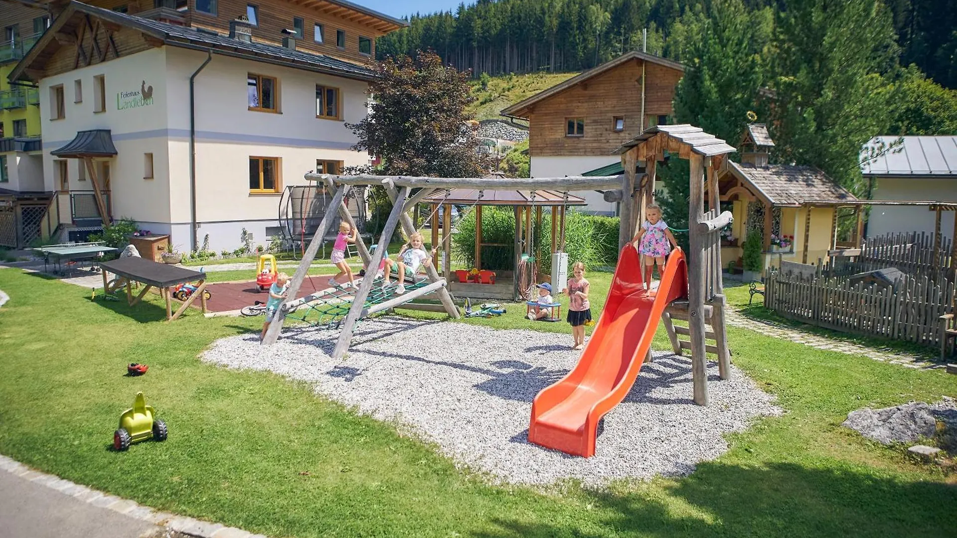 Bed & Breakfast Boutique House Happyellow Saalbach-Hinterglemm